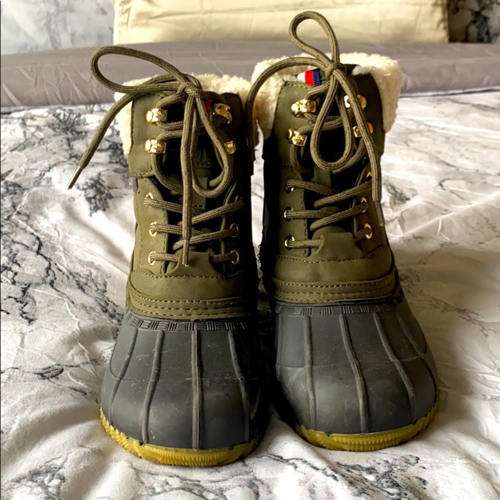 Olive Green Snow Boot w/ Sherpa detail